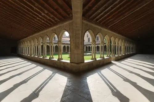 Abbayes et monastères en #TerresCathares (photographie de l'abbayes de Saint-Hilaire, Aude, Pays cathare : Philippe Contal, 2016) Abbayes et monastères en #TerresCathares (photographie de l'abbayes de Saint-Hilaire, Aude, Pays cathare : Philippe Contal, 2016)